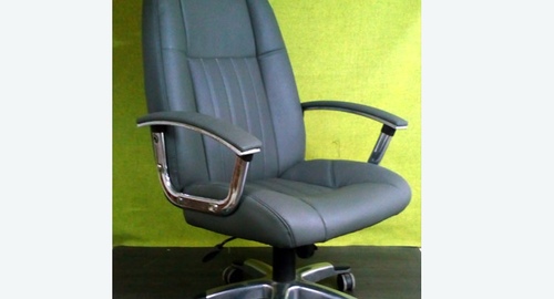 Перетяжка офисного кресла кожей. Новокузнецкая
